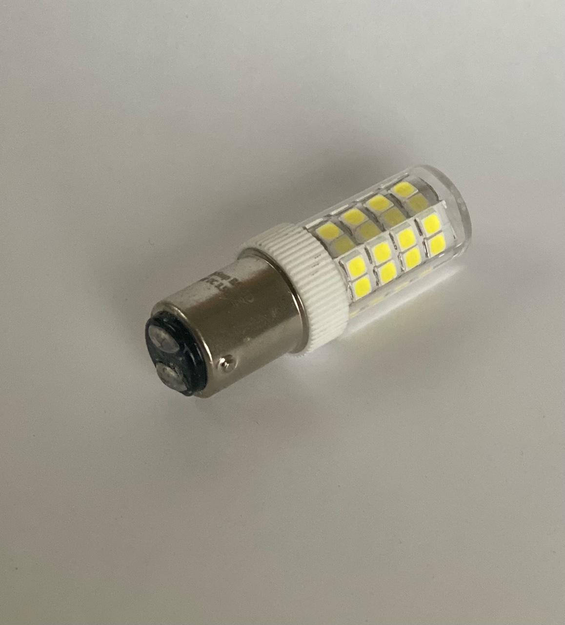 LED B15d 240V 3.5W Bajonet 320lm(2)